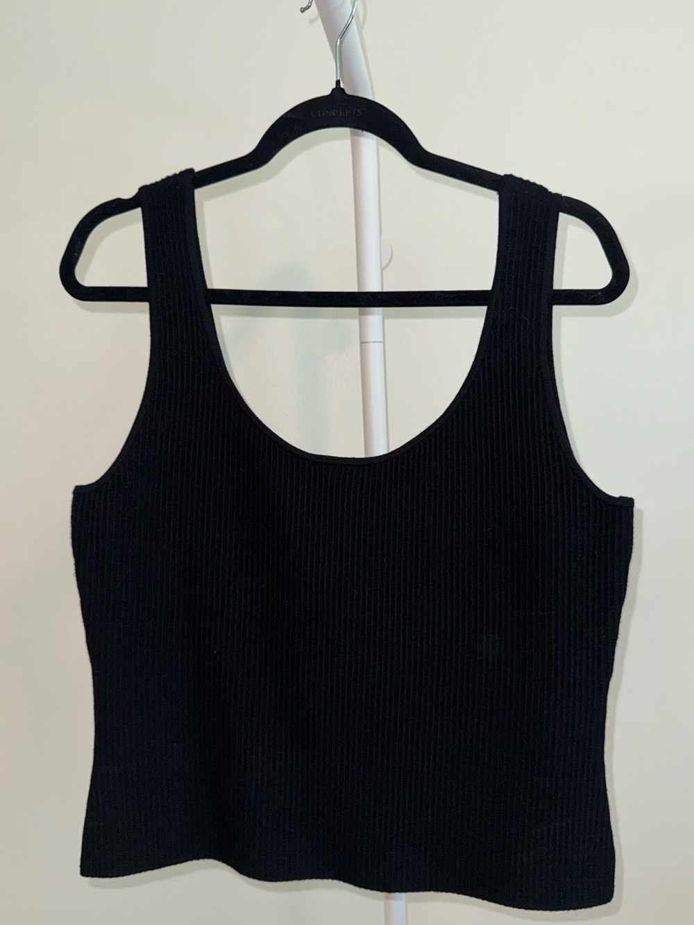 Aqua Women’s Black Ribbed Tank Top size L